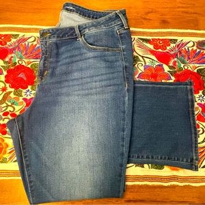 #8 Old Navy Mid rise kicker bootcut like new. Plus size size 18